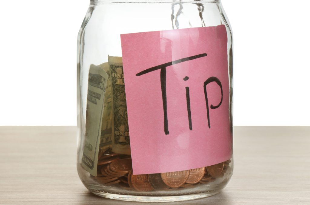 Propinas en hostelería: ¿cómo se deben dividir entre los trabajadores?